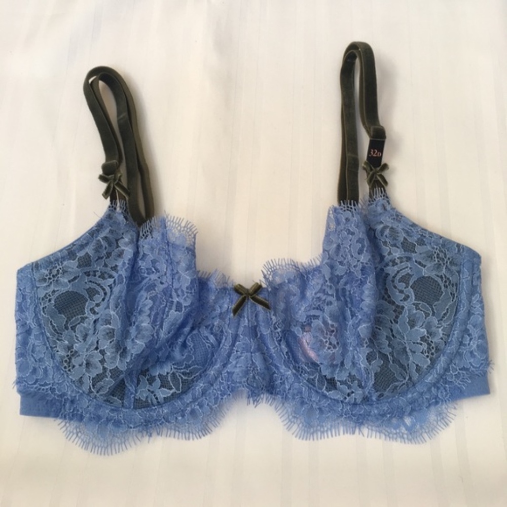 LAST ONE!!! New VS Dream Angels Lace Bra 32D - Picture 2 of 8